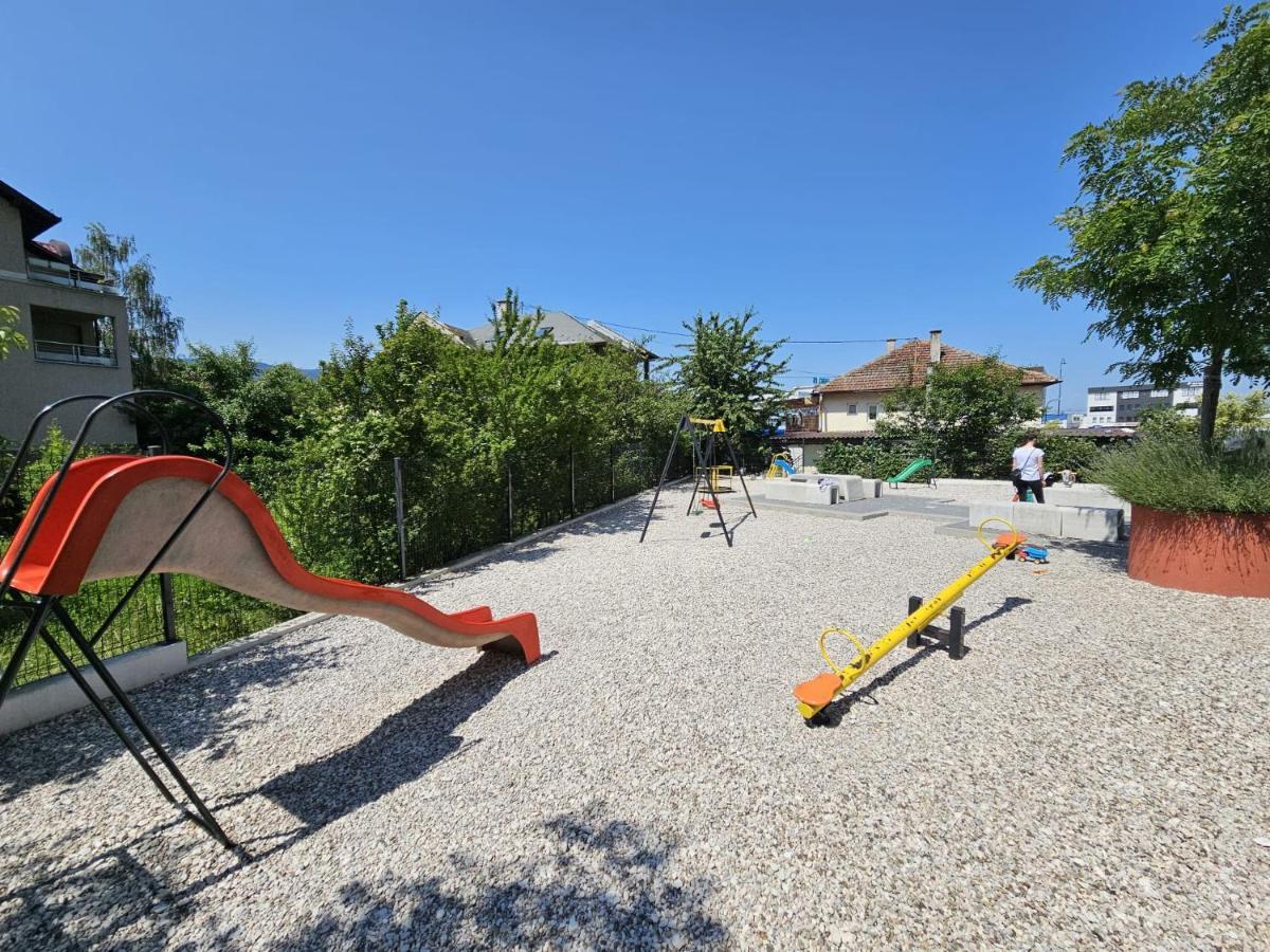 Bulevar Square Apartman *